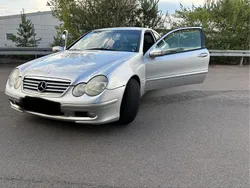 Silber Gebraucht 2002 Mercedes 220 Coupé | 2.000 €