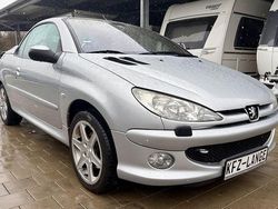 Grau Gebraucht 2003 Peugeot 206 CC Platinum Cabrio | 2.990 € (Etwas zu teuer)