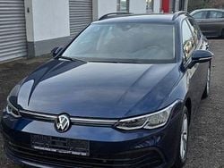 Blau Gebraucht 2024 VW Golf VIII Life Limousine | 22.390 € (Guter Preis)
