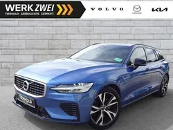 Bursting blue metallic / meta Gebraucht 2020 Volvo V60 R-Design Kombi | 32.900 € (Etwas zu teuer)