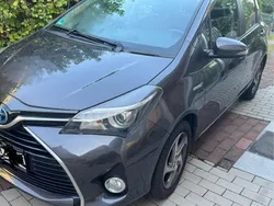 Grau Gebraucht 2014 Toyota Yaris Hybrid Kleinwagen | 10.600 € (Etwas zu teuer)