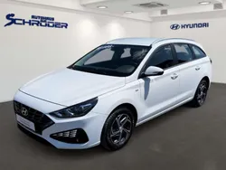 Weiss Gebraucht 2024 Hyundai i30 Select Kombi | 22.900 € (Fairer Preis)