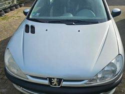 Grau Gebraucht 2002 Peugeot 206 Kleinwagen | 1.500 €