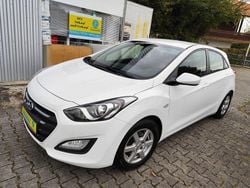 Weiß Gebraucht 2016 Hyundai i30 Limousine | 8.499 € (Fairer Preis)