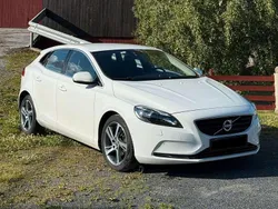 Weiß Gebraucht 2015 Volvo V40 Summum Kombi | 11.550 € (Fairer Preis)