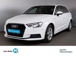 Weiß Gebraucht 2020 Audi A3 Sportback Comfort Limousine | 21.480 € (Guter Preis)