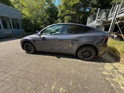 Grau Gebraucht 2021 Tesla Model Y Long Range SUV | 32.500 € (Etwas zu teuer)