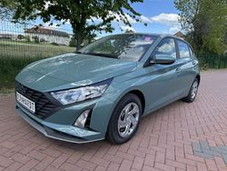 Grün Neu 2025 Hyundai i20 Comfort Limousine | 19.990 € (Fairer Preis)
