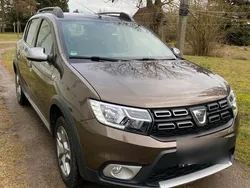 Braun Gebraucht 2017 Dacia Sandero Stepway Kleinwagen | 9.500 € (Fairer Preis)