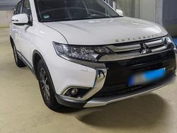Weiß Gebraucht 2017 Mitsubishi Outlander SUV | 12.950 € (Guter Preis)