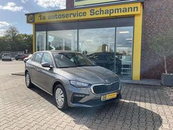Graphitegrau metallic Gebraucht 2024 Skoda Scala Kleinwagen | 18.890 € (Superpreis)