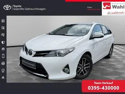 Schneeweiß Gebraucht 2014 Toyota Auris Life+ Kombi | 11.490 € (Etwas zu teuer)