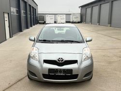 Grau Gebraucht 2010 Toyota Yaris Cool Limousine | 2.222 € (Fairer Preis)