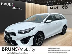 Deluxeweiss Neu 2024 Kia Ceed Sportswagon Spirit Kombi | 34.990 €
