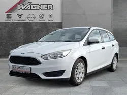 Weiß Gebraucht 2015 Ford Focus Ambiente Limousine | 8.490 € (Teuer)