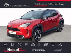 Karmina rot metallic / schwarz Gebraucht 2025 Toyota Yaris Hybrid Plus | 32.990 €