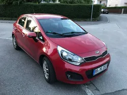 Rot Gebraucht 2013 Kia Rio Edition 7 Limousine | 8.400 € (Fairer Preis)