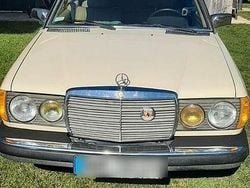 Gelb Gebraucht 1984 Mercedes 300 Coupé | 13.250 €