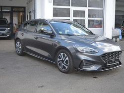 Grau Gebraucht 2020 Ford Focus ST-Line Limousine | 12.790 € (Fairer Preis)