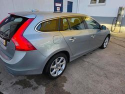 Blau Gebraucht 2015 Volvo V60 Momentum Kombi | 8.950 €