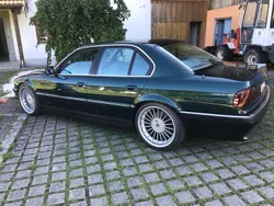 Grün Gebraucht 1995 BMW 740 Limousine | 19.990 €