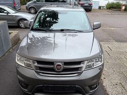 Grau Gebraucht 2011 Fiat Freemont SUV | 7.500 € (Etwas zu teuer)