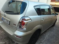 Grau Gebraucht 2005 Toyota Corolla Verso Van / Kleinbus | 3.800 € (Fairer Preis)