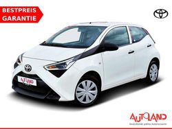 Weiss Gebraucht 2021 Toyota Aygo Kleinwagen | 9.990 € (Fairer Preis)