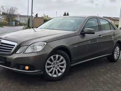 Braun Gebraucht 2010 Mercedes E200 Limousine | 7.650 € (Guter Preis)