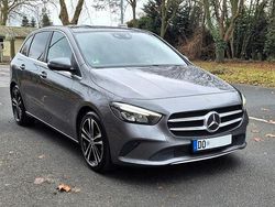 Grau Gebraucht 2019 Mercedes B220 Van / Kleinbus | 22.000 € (Etwas zu teuer)