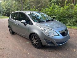 Silber Gebraucht 2012 Opel Meriva Van / Kleinbus | 6.400 € (Etwas zu teuer)