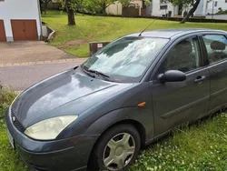 Grau Gebraucht 2002 Ford Focus Limousine | 400 € (Superpreis)