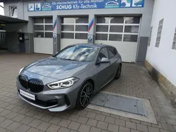 Skyscarper grau metallic Gebraucht 2023 BMW 118 M Sport Kleinwagen | 28.779 € (Etwas zu teuer)