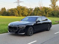Schwarz (saphirschwaz metallic) Gebraucht 2024 BMW i7 Limousine | 133.900 € (Etwas zu teuer)