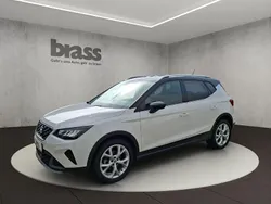 "candy" weiss Gebraucht 2024 Seat Arona FR SUV | 19.480 € (Fairer Preis)