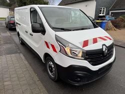 Weiss Gebraucht 2018 Renault Trafic Van / Kleinbus | 18.000 € (Teuer)