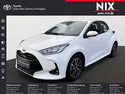 Schneeweiß Gebraucht 2022 Toyota Yaris Hybrid Basis | 19.249 € (Guter Preis)