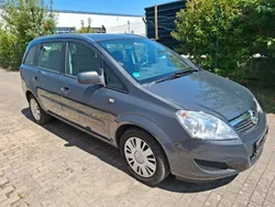 Grau Gebraucht 2014 Opel Zafira Family Van / Kleinbus | 2.650 € (Superpreis)