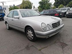 Grau Gebraucht 1997 Mercedes E280 Elegance Van / Kleinbus | 2.500 € (Guter Preis)