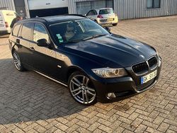 Schwarz Gebraucht 2011 BMW 318 Lifestyle Kombi | 6.500 € (Fairer Preis)