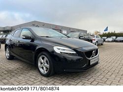 Schwarz Gebraucht 2018 Volvo V40 Kinetic Limousine | 14.888 € (Fairer Preis)
