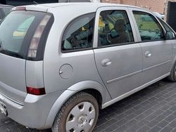 Silber Gebraucht 2006 Opel Meriva Van / Kleinbus | 2.750 € (Etwas zu teuer)