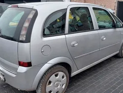 Silber Gebraucht 2006 Opel Meriva Van / Kleinbus | 2.800 € (Etwas zu teuer)