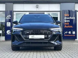 Brillantschwarz Gebraucht 2022 Audi e-tron S-Line SUV | 29.950 € (Guter Preis)