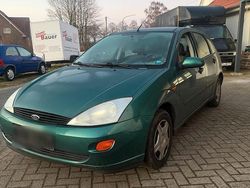 Grün Gebraucht 2000 Ford Focus Kleinwagen | 1.200 €