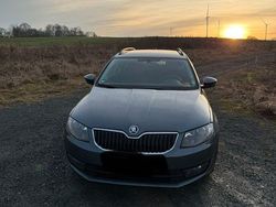 Grau Gebraucht 2016 Skoda Octavia Style Kombi | 11.250 € (Fairer Preis)