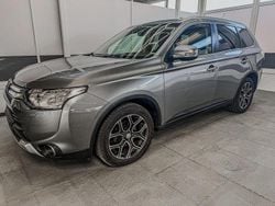 Platinum grau Gebraucht 2014 Mitsubishi Outlander Instyle SUV | 9.150 € (Guter Preis)