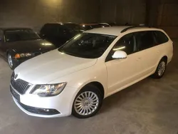 Weiß Gebraucht 2014 Skoda Superb Active Kombi | 9.990 € (Fairer Preis)
