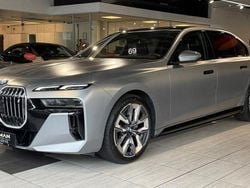 Grau Gebraucht 2023 BMW i7 M Sport Limousine | 82.850 € (Fairer Preis)