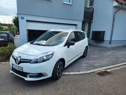 Weiß Gebraucht 2015 Renault Grand Scénic III Bose Edition Van / Kleinbus | 12.900 € (Teuer)